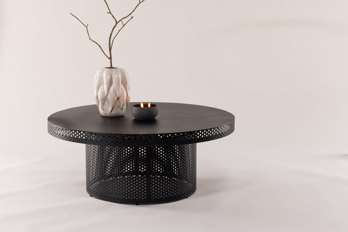 West End x Josefin Lustig Beistelltisch in Schwarz präsentiert im Onlineshop von KAQTU Design AG. Beistelltisch ist von Vind