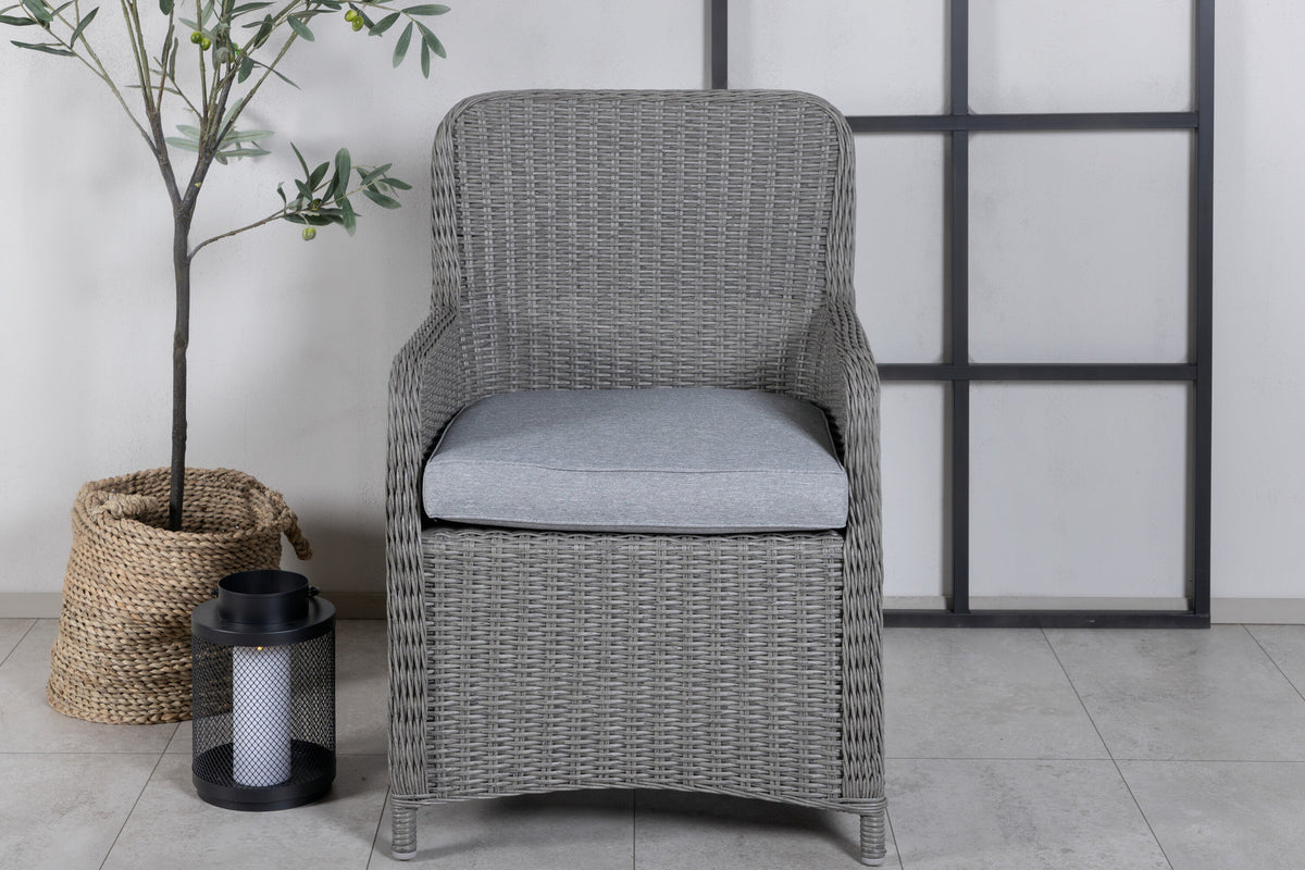Wembley Stuhl in Grau präsentiert im Onlineshop von KAQTU Design AG. Gartenstuhl mit Armlehnen ist von Venture Home
