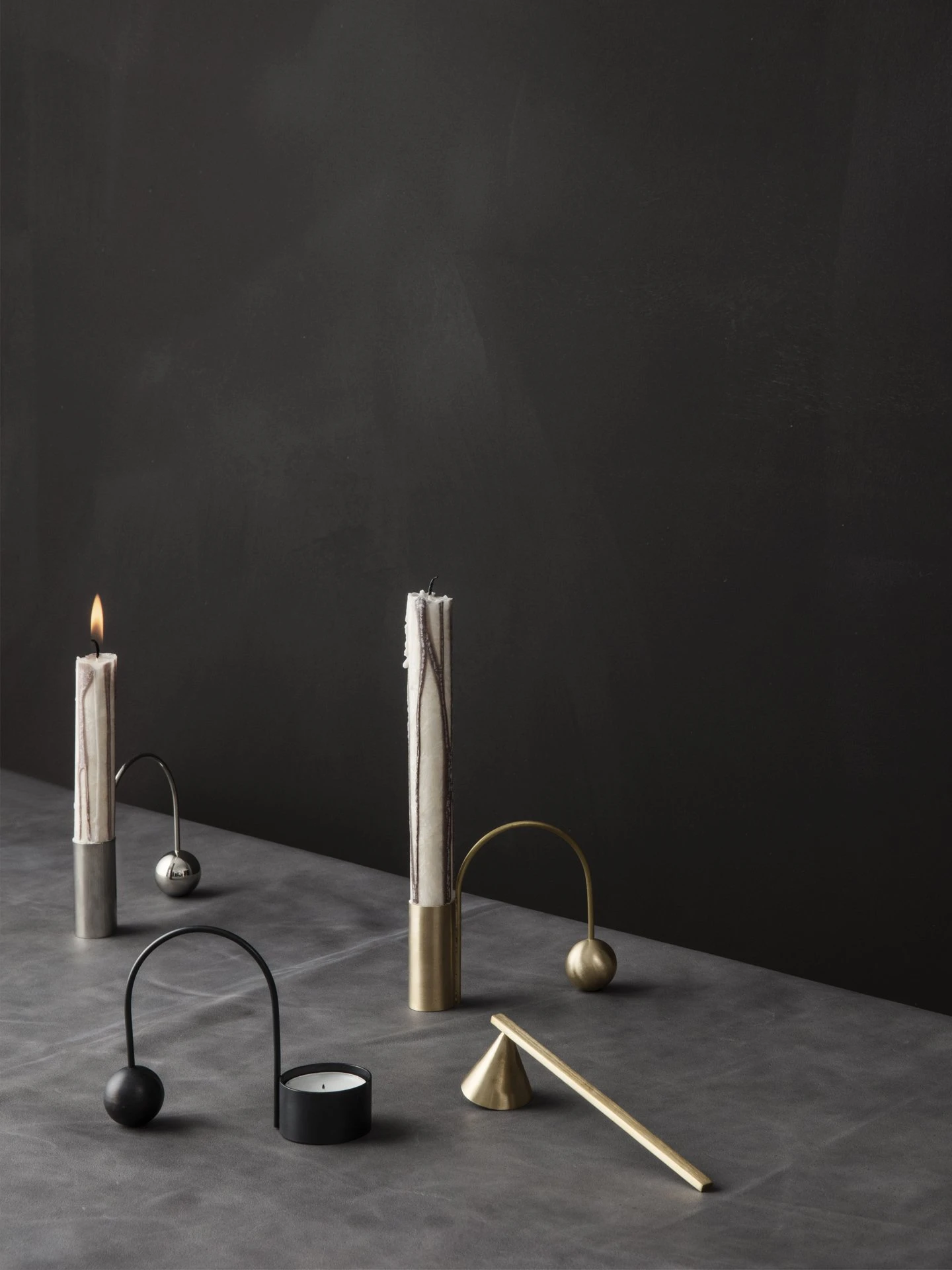 Kerzenlöscher in Messing matt präsentiert im Onlineshop von KAQTU Design AG. Kerzen ist von Ferm Living