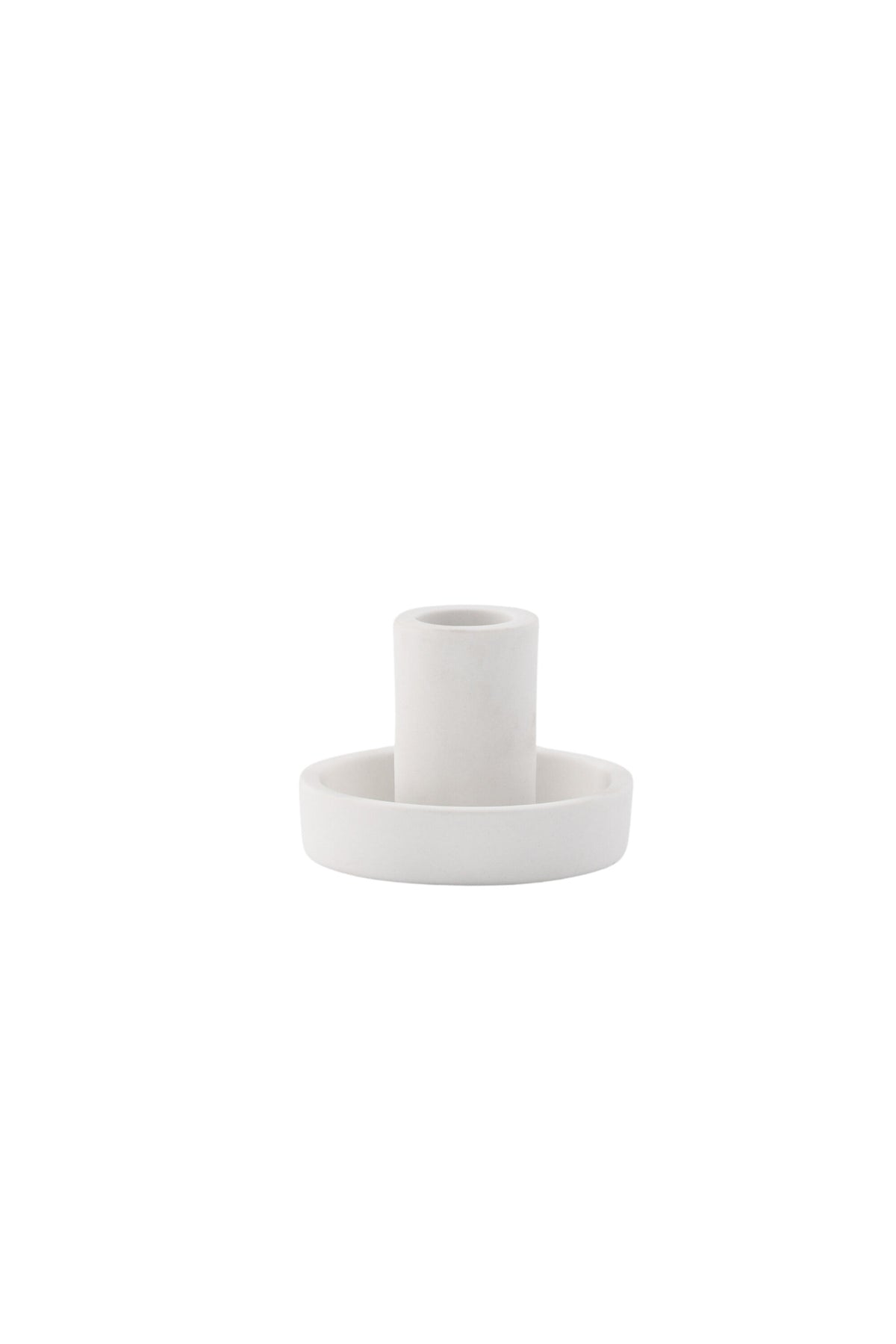 Runder weisser Kerzenständer Ceco aus Ton mit schlichter, minimalistischer Form, Durchmesser 11 cm, Höhe 6 cm.
