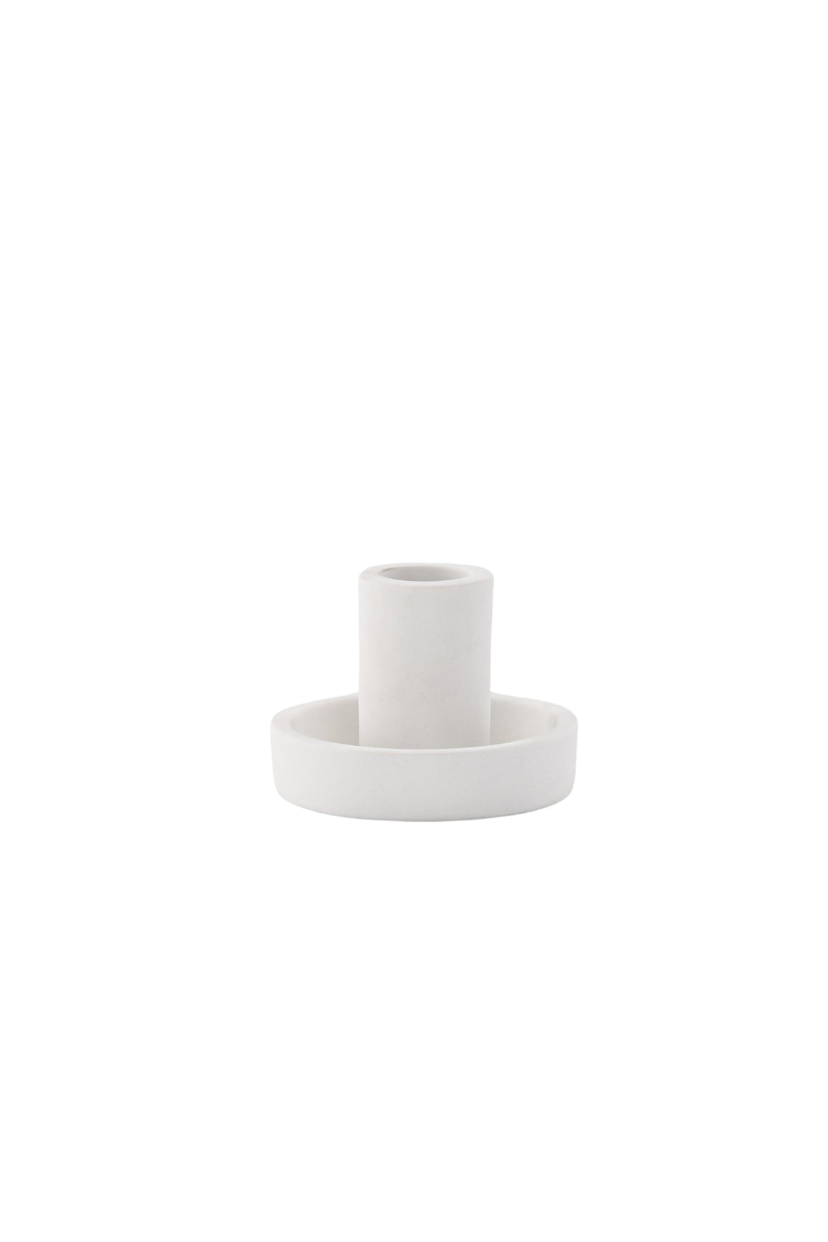 Runder weisser Kerzenständer Ceco aus Ton mit schlichter, minimalistischer Form, Durchmesser 11 cm, Höhe 6 cm.