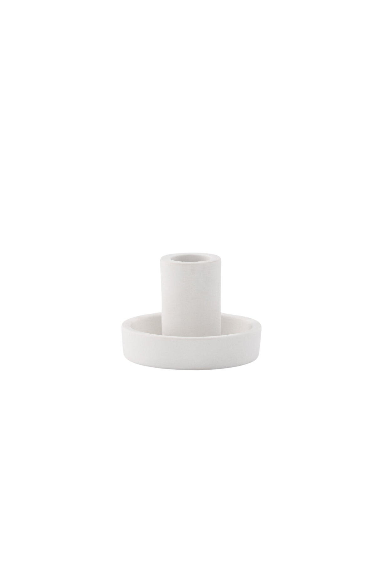 Runder weisser Kerzenständer Ceco aus Ton mit schlichter, minimalistischer Form, Durchmesser 11 cm, Höhe 6 cm.