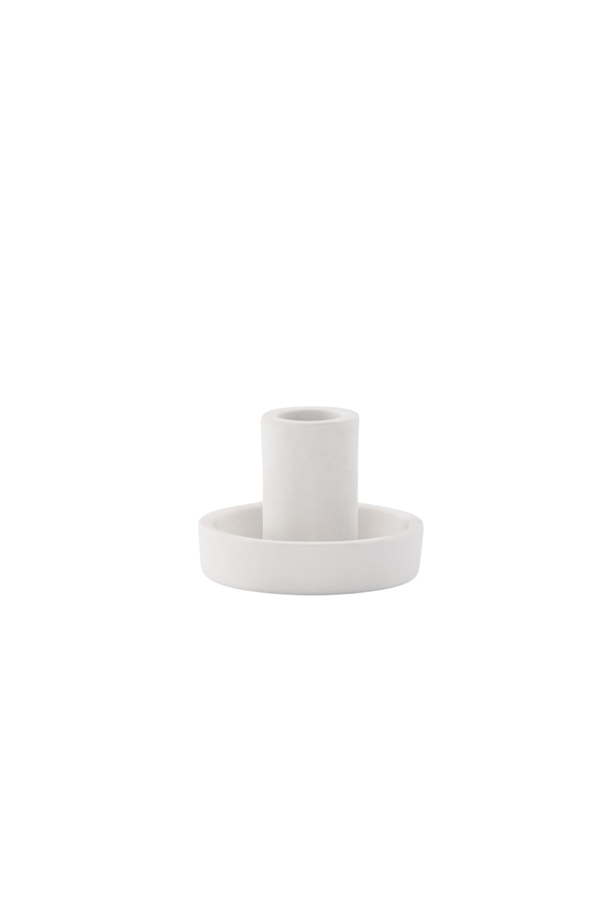 Runder weisser Kerzenständer Ceco aus Ton mit schlichter, minimalistischer Form, Durchmesser 11 cm, Höhe 6 cm.