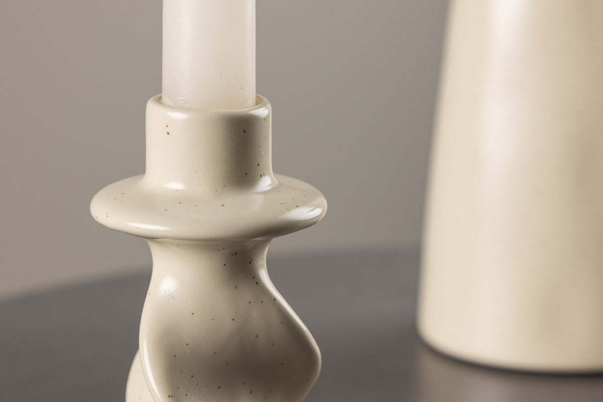 Kleiner runder Kerzenständer aus beigem Steinzeug, schlichte Form, Durchmesser 6 cm, Höhe 12 cm, Glory-Serie von Venture Home