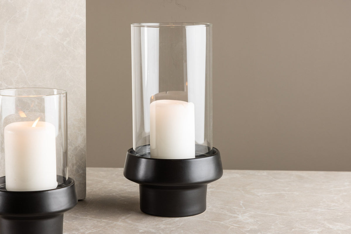 Teelichthalter Davida von Venture Home aus Steinzeug in Schwarz mit klaren Glasdetails, Grösse D: 13 cm x H: 20 cm, rundes Design.