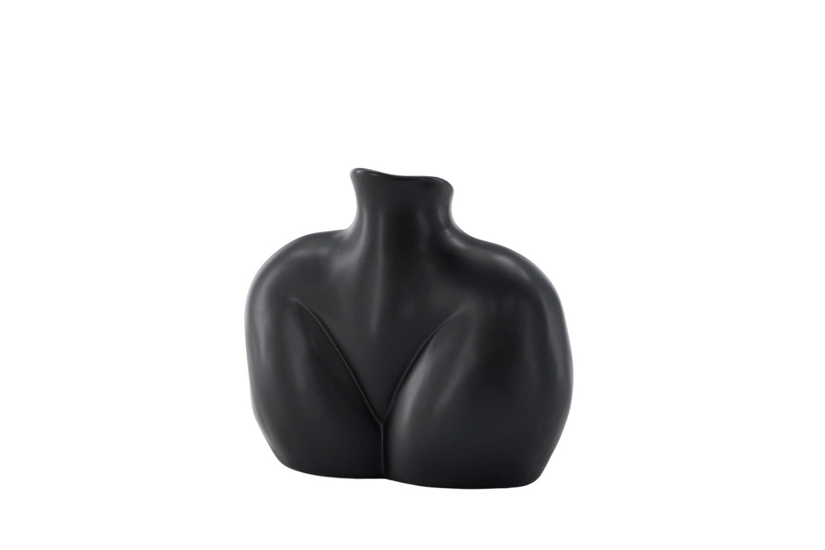 Cremefarbene Harvey Vase aus Steinzeug von Venture Home mit geschwungener, an die weibliche Form angelehnter Silhouette.