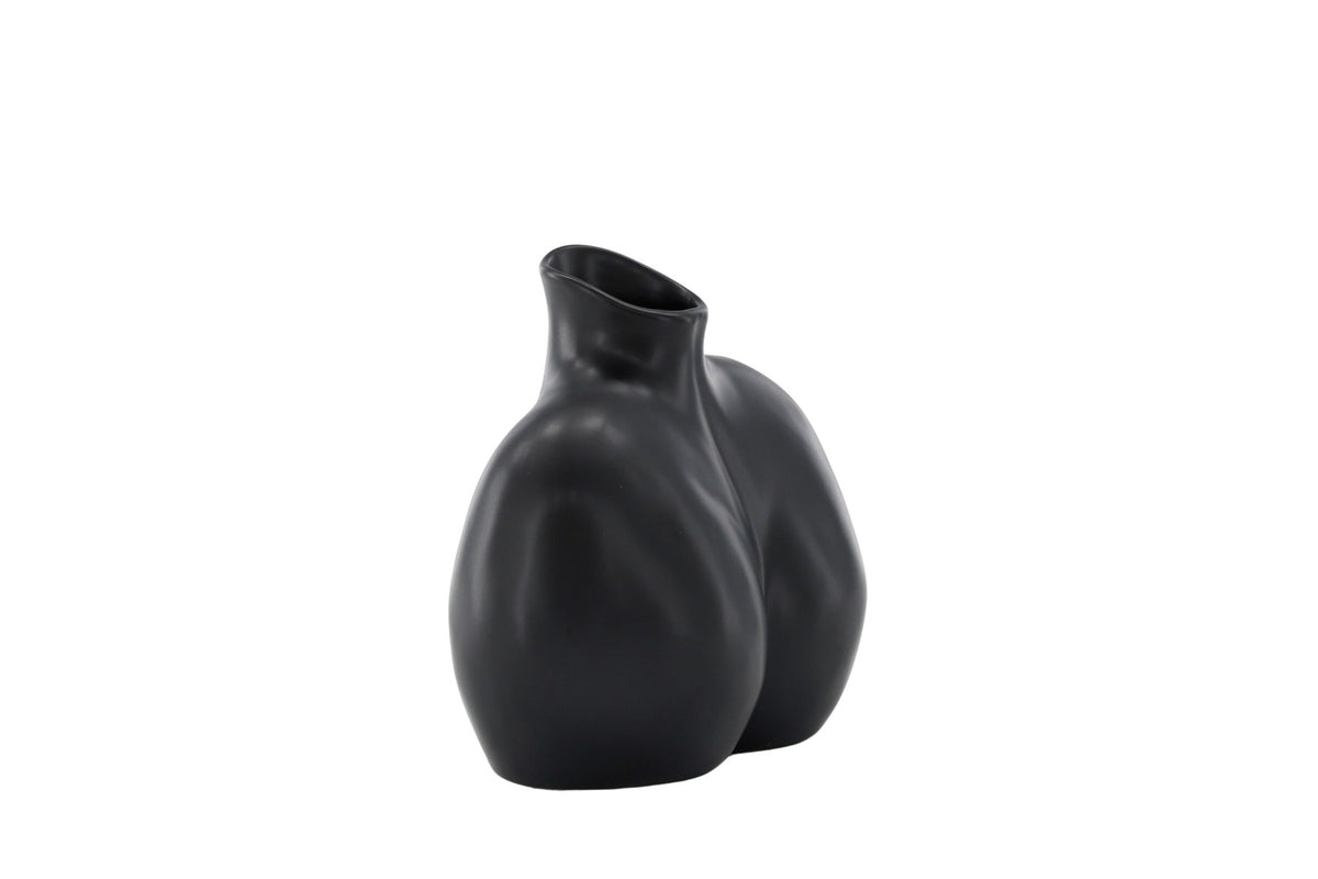Cremefarbene Harvey Vase aus Steinzeug von Venture Home mit geschwungener, an die weibliche Form angelehnter Silhouette.