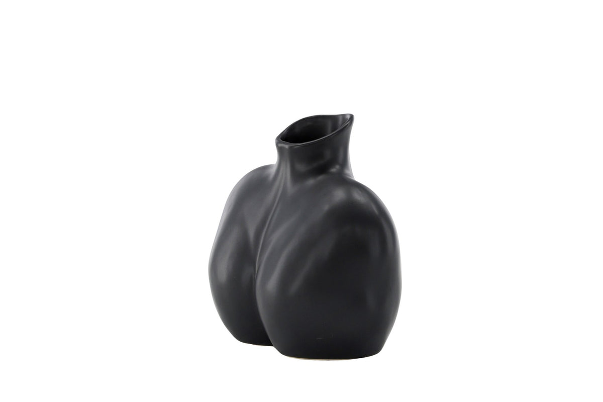 Cremefarbene Harvey Vase aus Steinzeug von Venture Home mit geschwungener, an die weibliche Form angelehnter Silhouette.