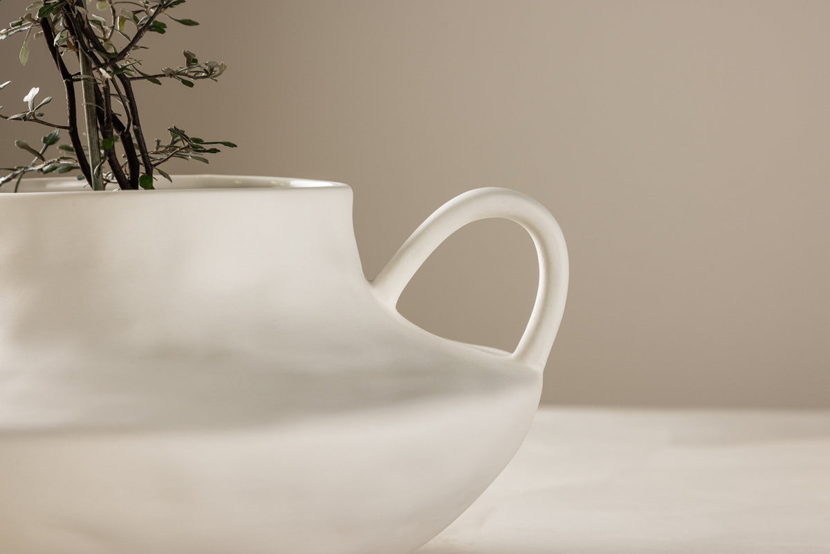 Holda Vase in Cremefarben präsentiert im Onlineshop von KAQTU Design AG. Vase ist von Venture Home