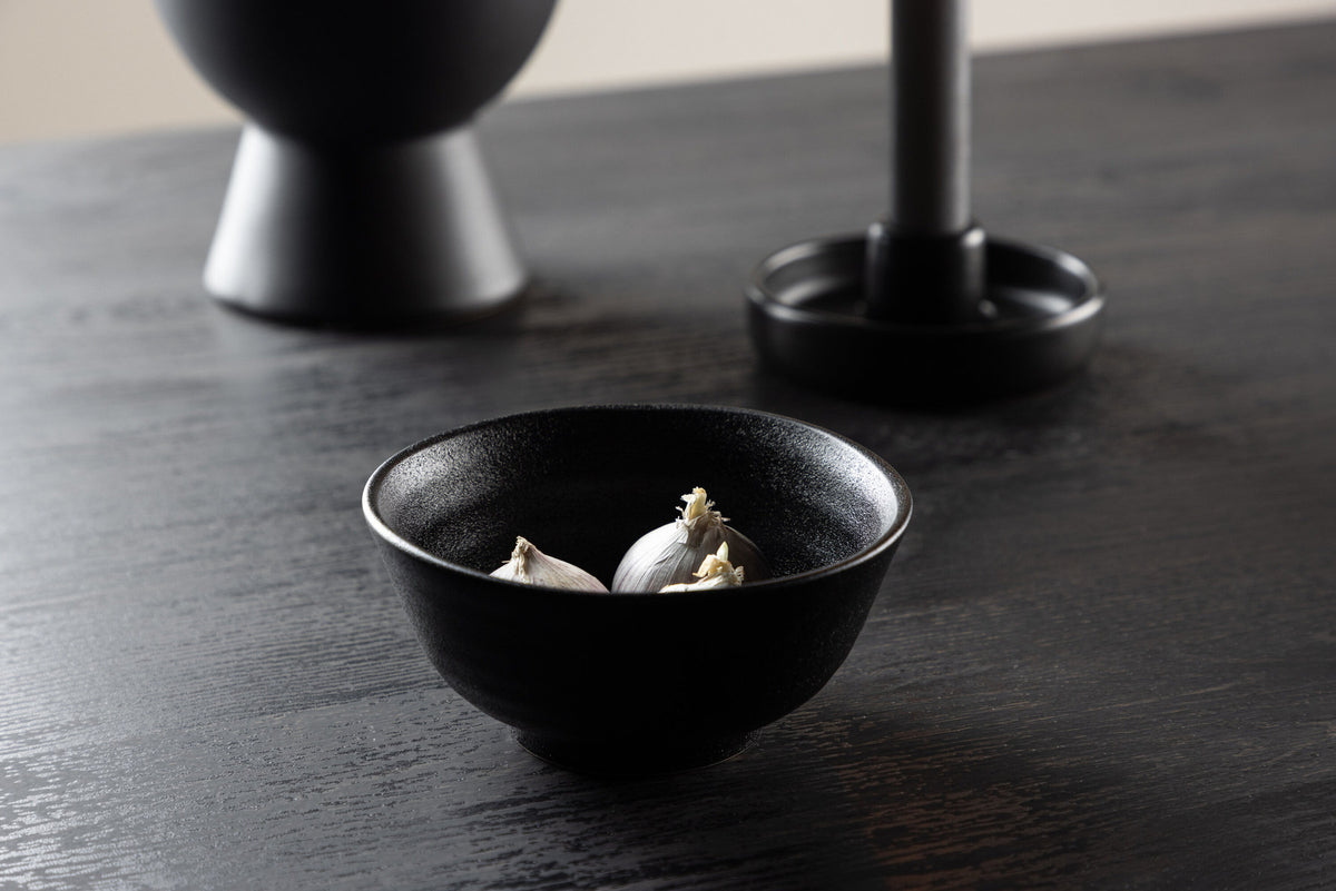 Wabi Sabi Bowl in Schwarz präsentiert im Onlineshop von KAQTU Design AG. Schale ist von Venture Home