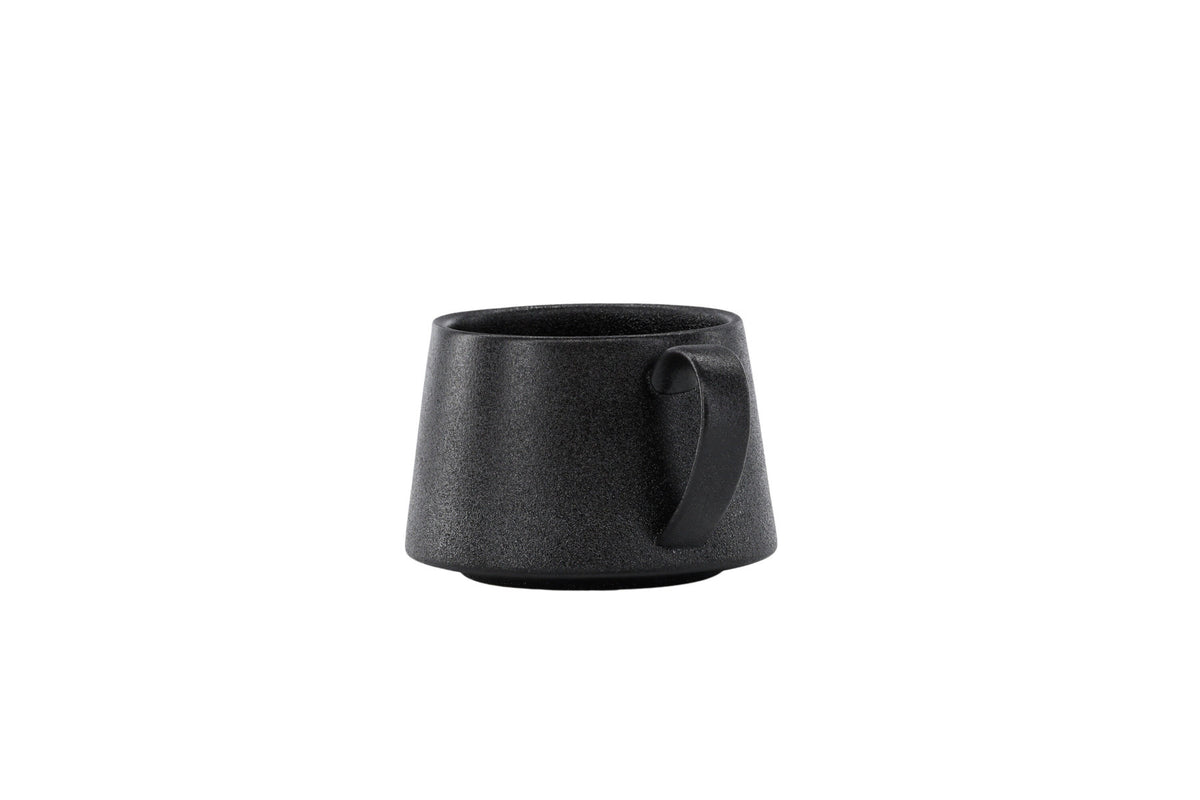 Wabi Sabi Kaffeetasse in Schwarz präsentiert im Onlineshop von KAQTU Design AG. Kaffeetassen ist von Venture Home