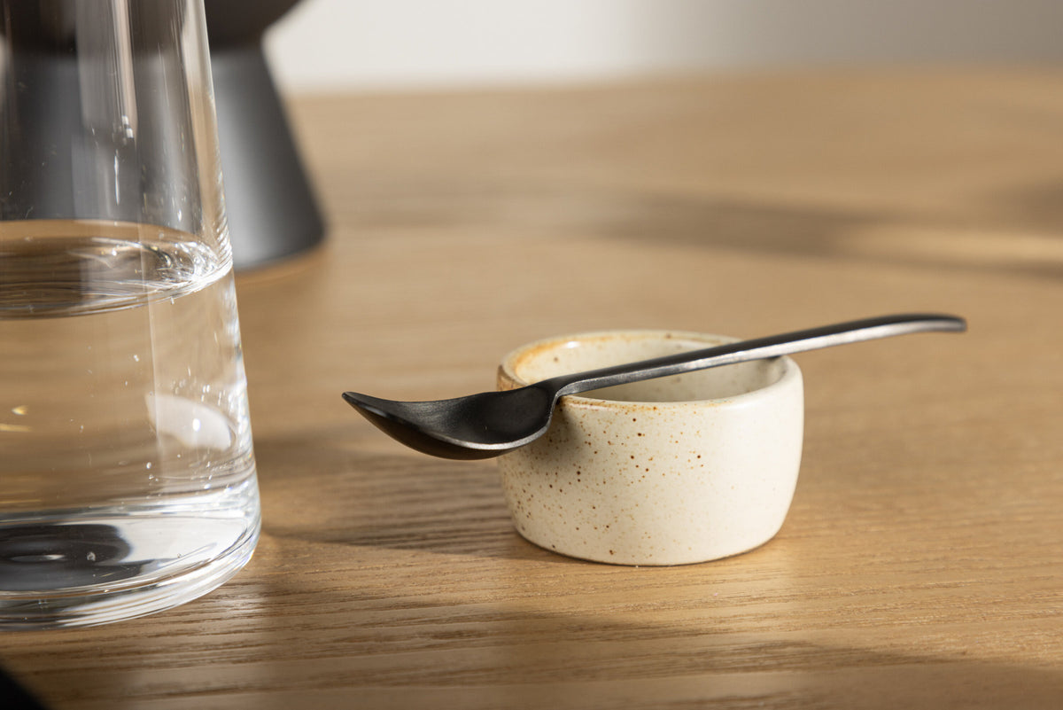Active Eierbecher in Beige/Schwarz präsentiert im Onlineshop von KAQTU Design AG. Eierbecher ist von Venture Home