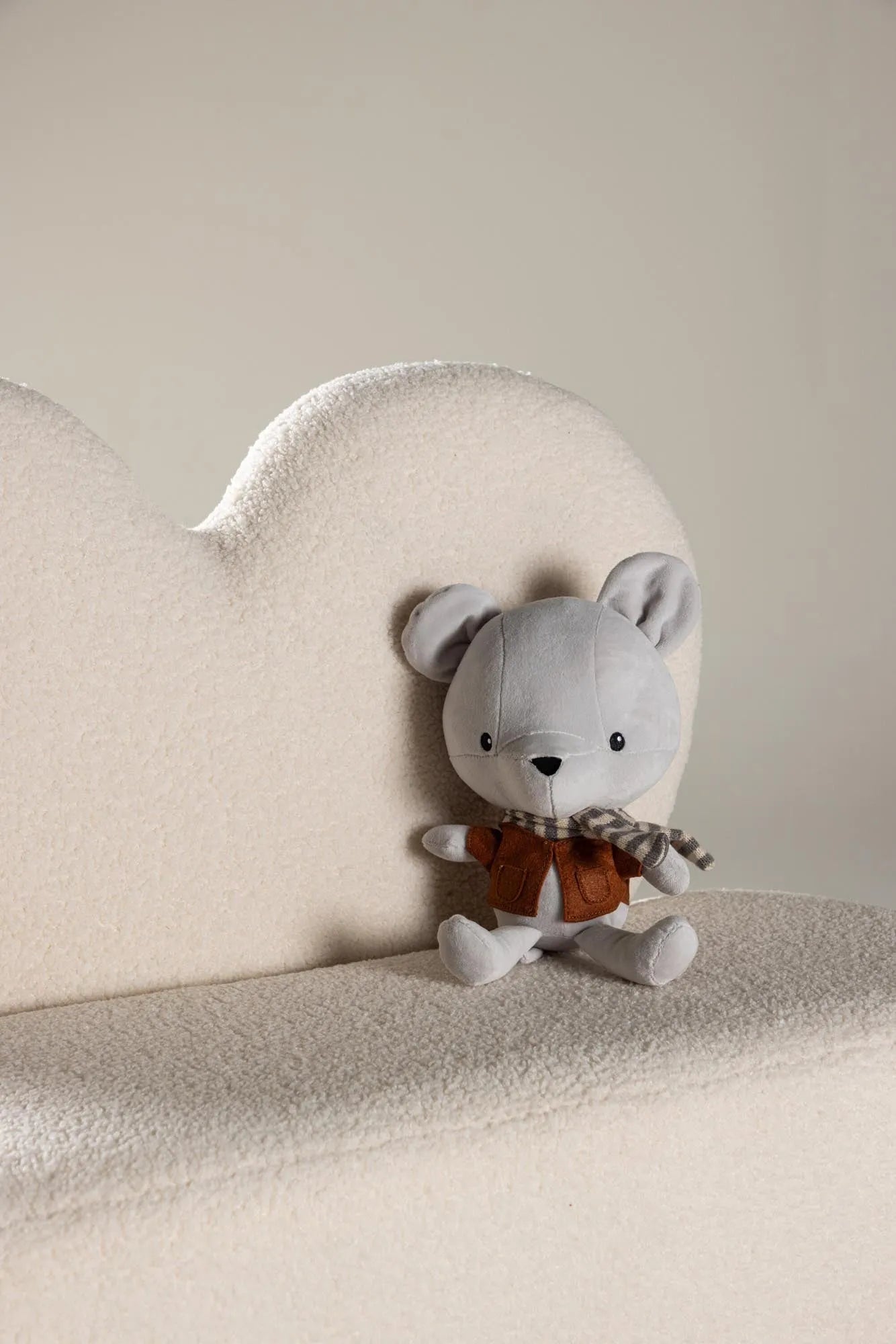 Farbenfrohes Kids Sofa von Venture Home für kreative Kinderträume.