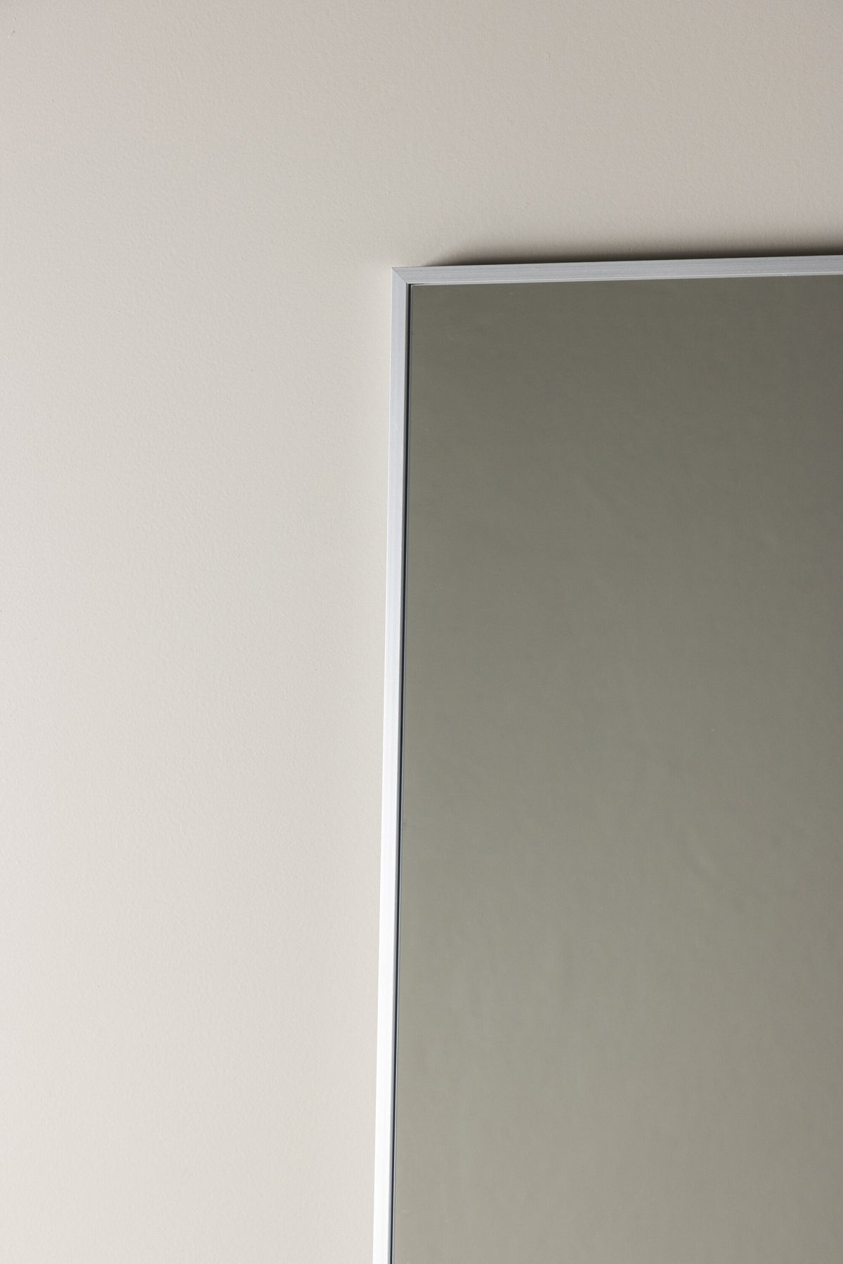 Dalton Spiegel in Silber präsentiert im Onlineshop von KAQTU Design AG. Spiegel ist von Venture Home