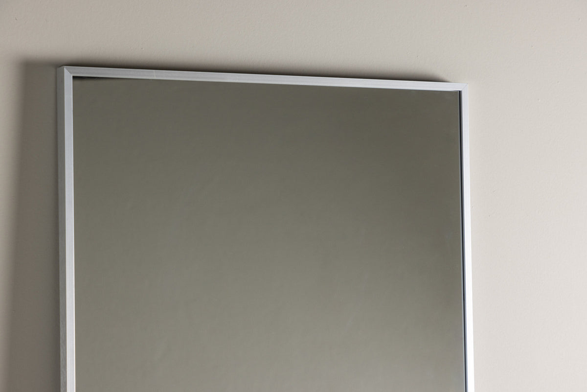 Orlando Spiegel in Silber präsentiert im Onlineshop von KAQTU Design AG. Spiegel ist von Venture Home