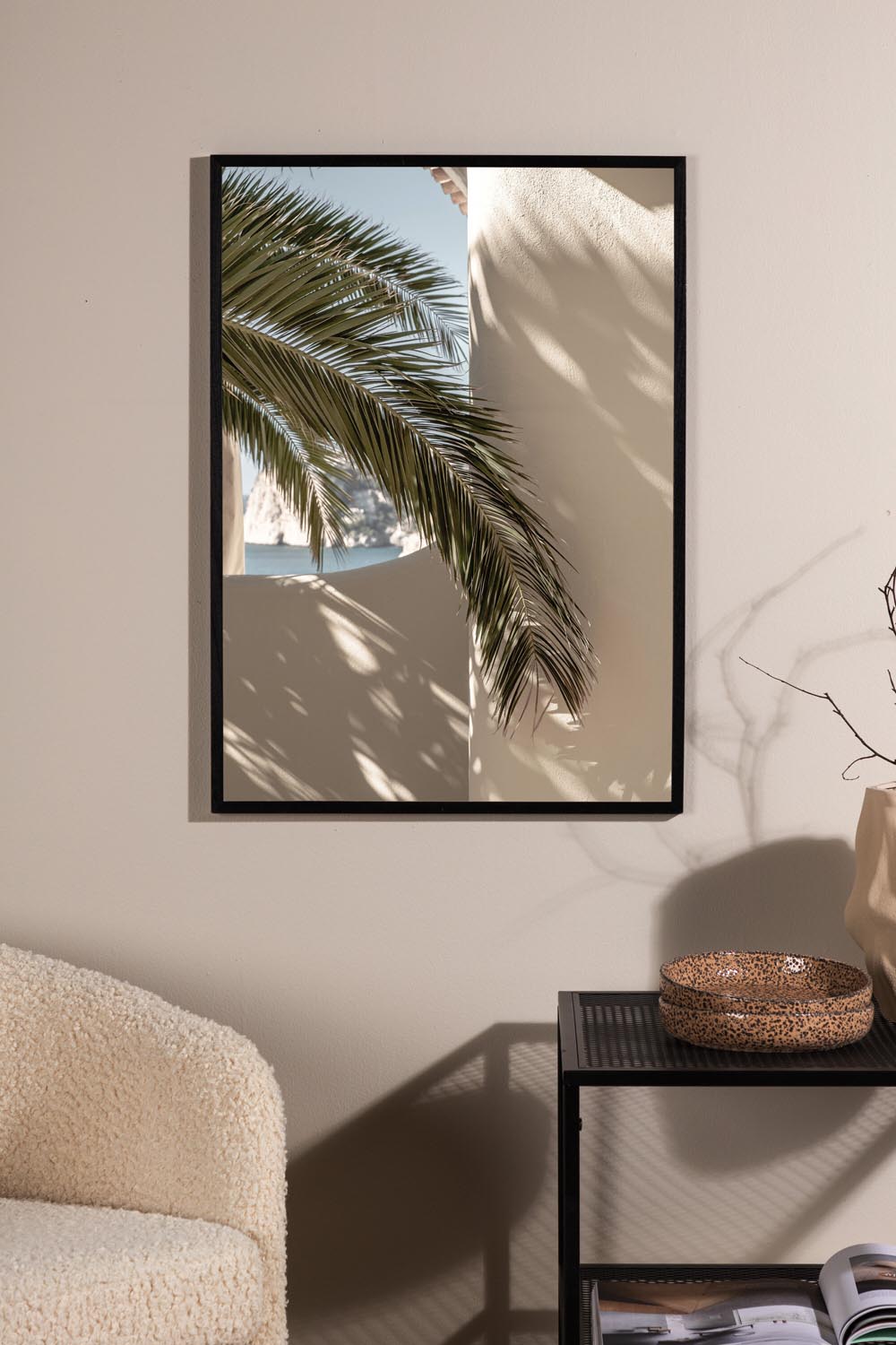 Palmleaf Poster in Beige präsentiert im Onlineshop von KAQTU Design AG. Bild ist von Venture Home