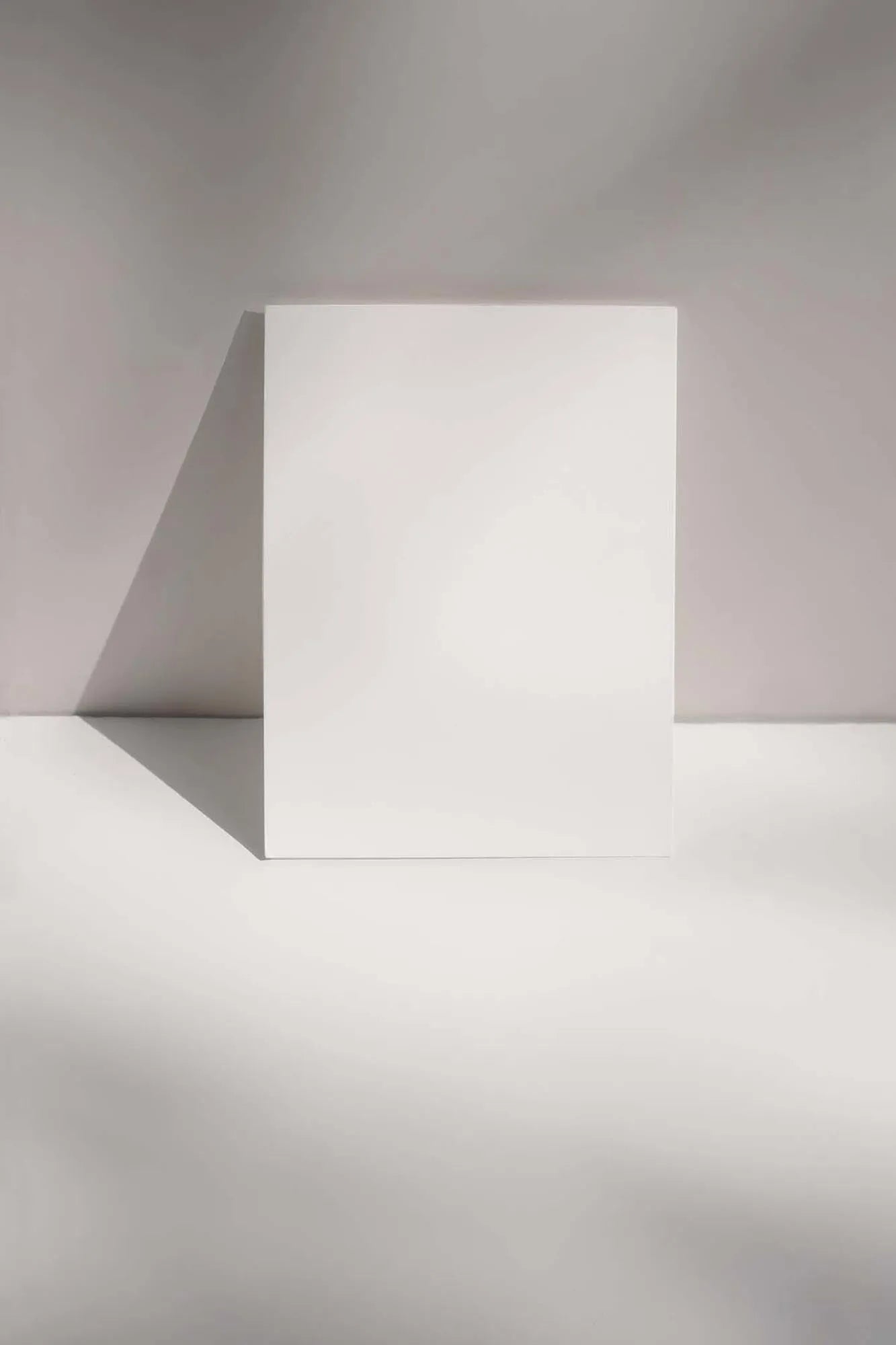 Canvas Poster von Venture Home: Stilvolles Kunstwerk mit brillanten Farben, ideal für moderne und zeitlose Raumgestaltung.
