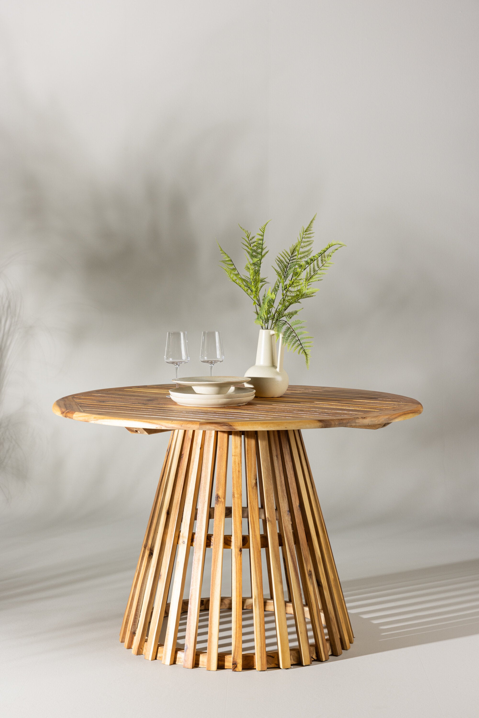 Lumpur Gartentisch in Natur präsentiert im Onlineshop von KAQTU Design AG. Gartentisch ist von Venture Home