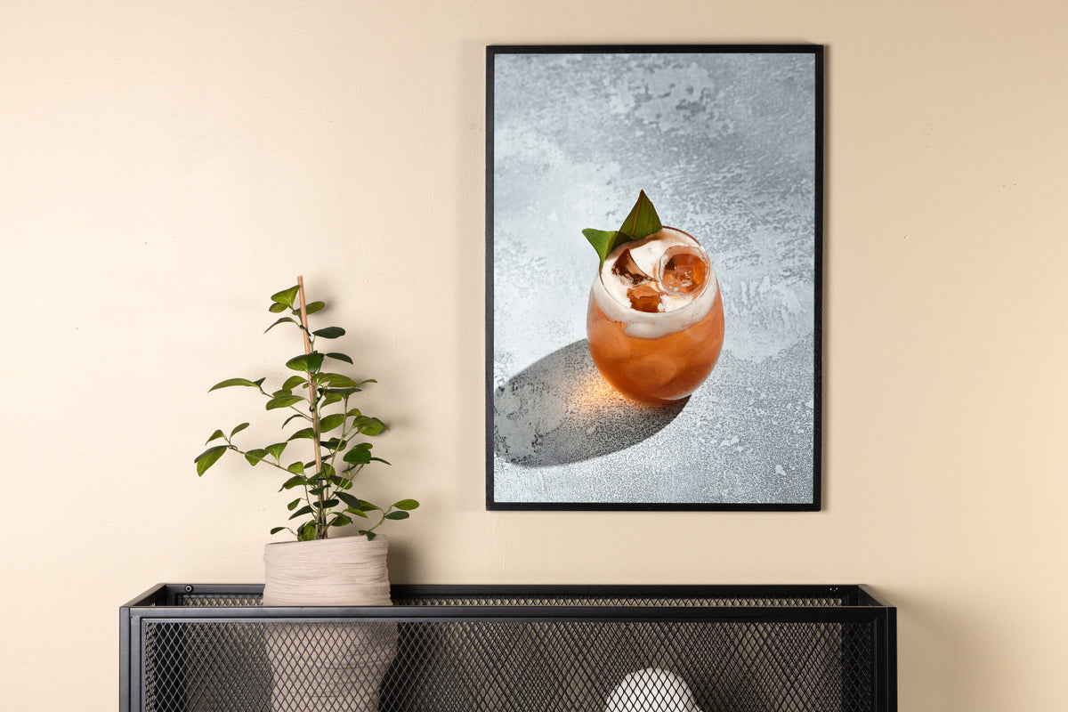 Drink Poster in Grau präsentiert im Onlineshop von KAQTU Design AG. Bild ist von Venture Home