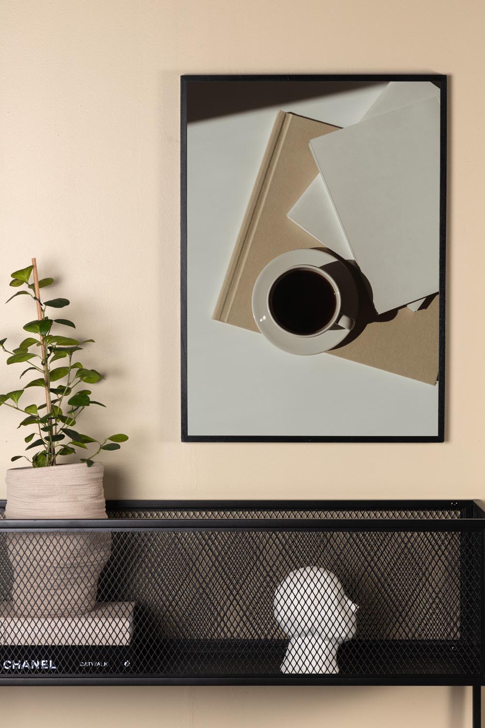 Kaffee Poster in Weiss präsentiert im Onlineshop von KAQTU Design AG. Bild ist von Venture Home