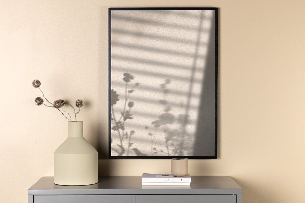 Flower Shadow Poster in Weiss präsentiert im Onlineshop von KAQTU Design AG. Bild ist von Venture Home