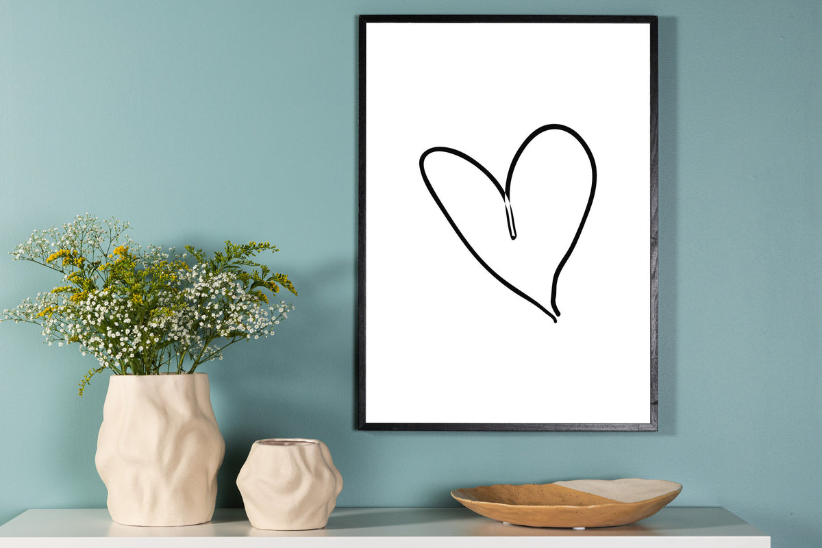 Heart Poster in Weiss präsentiert im Onlineshop von KAQTU Design AG. Bild ist von Venture Home
