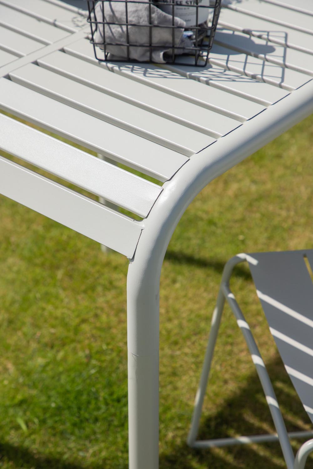 Borneo Beistelltisch in Beige präsentiert im Onlineshop von KAQTU Design AG. Beistelltisch Outdoor ist von Venture Home