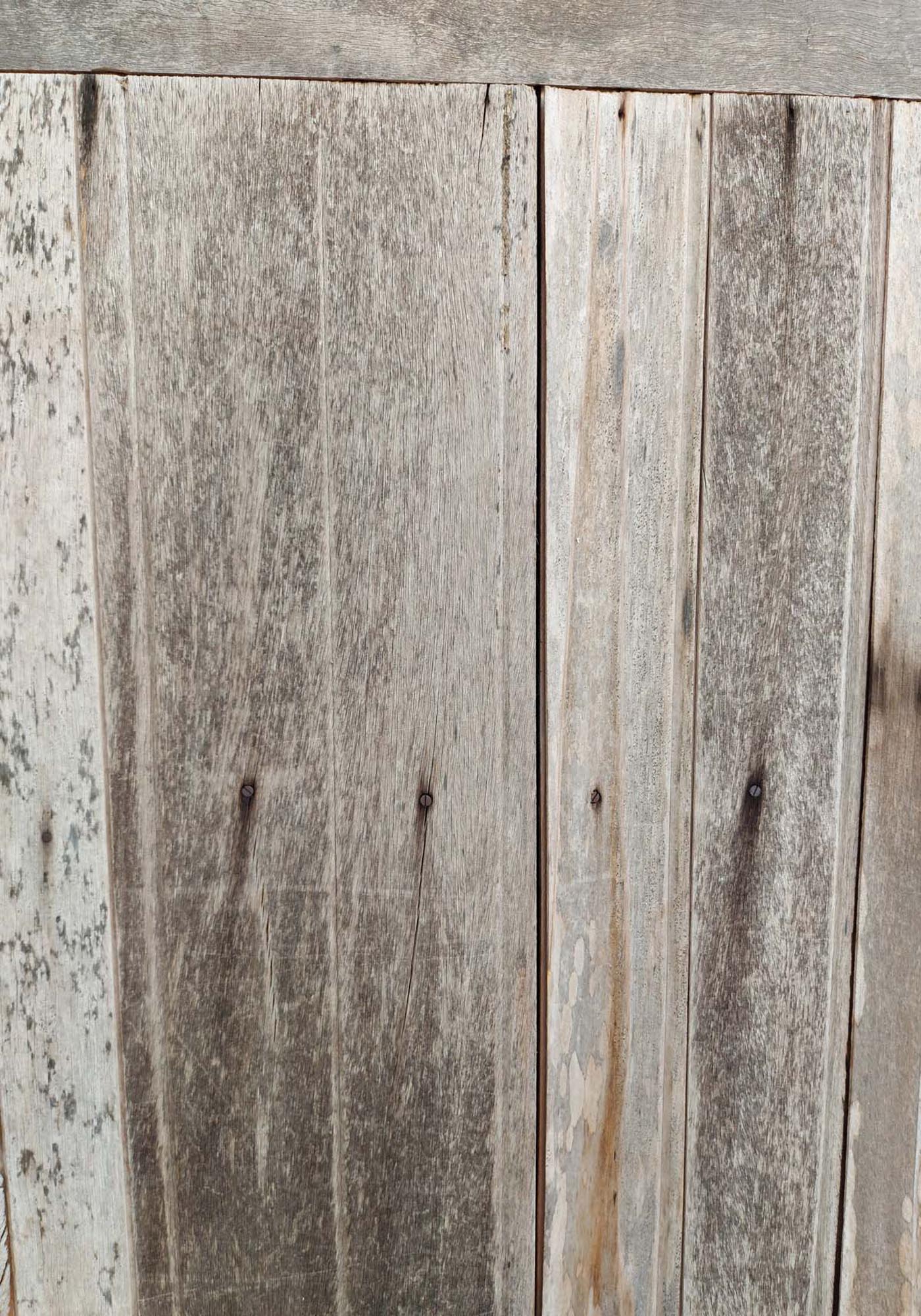 Wooden Wall Poster in Grau präsentiert im Onlineshop von KAQTU Design AG. Bild ist von Venture Home