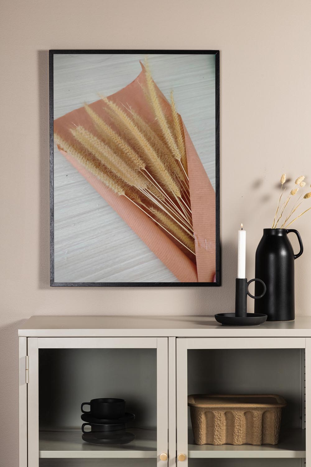 Dry Flowers Poster in Beige präsentiert im Onlineshop von KAQTU Design AG. Bild ist von Venture Home