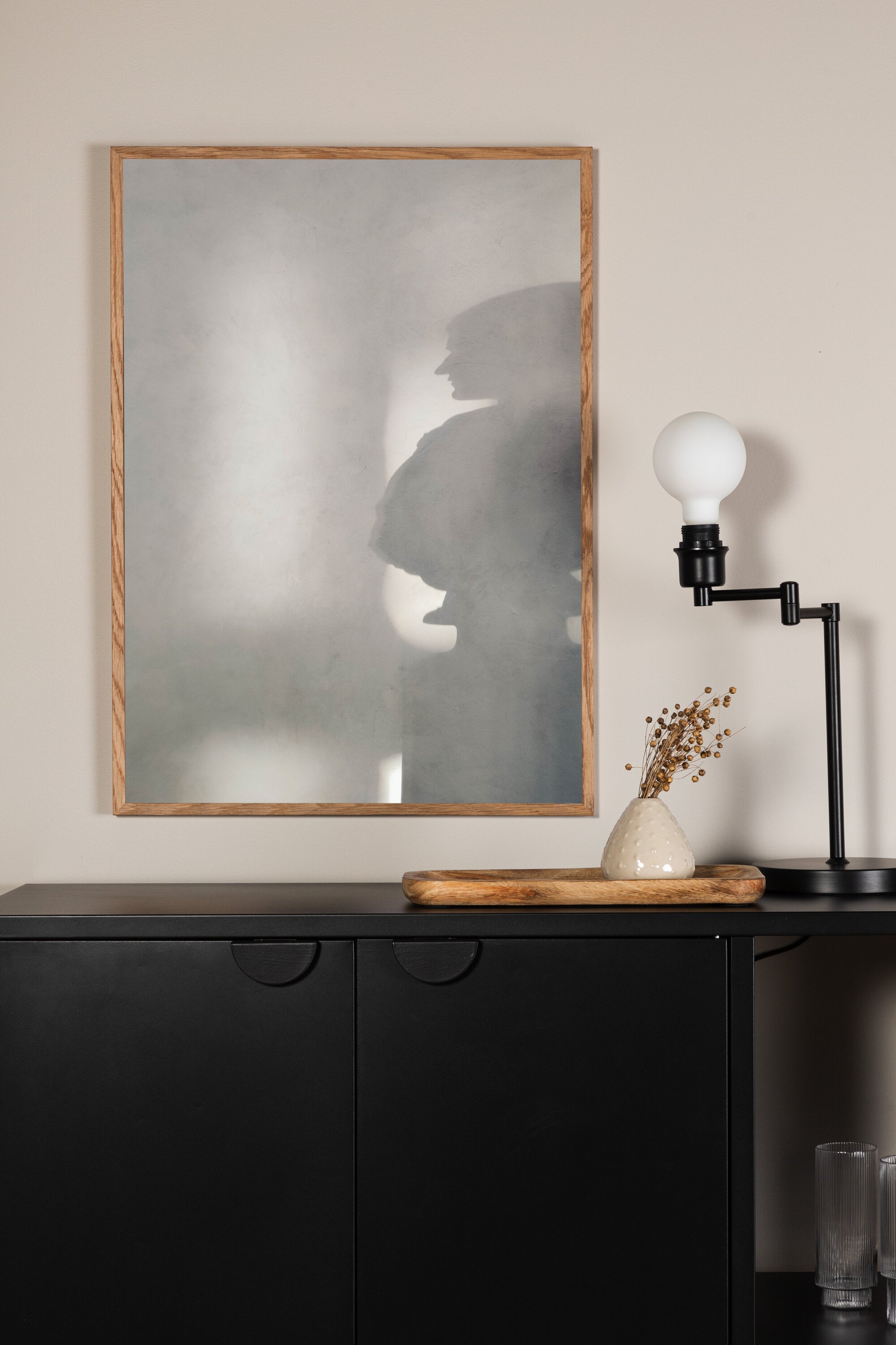 Human Shadow Poster in Grau präsentiert im Onlineshop von KAQTU Design AG. Bild ist von Venture Home