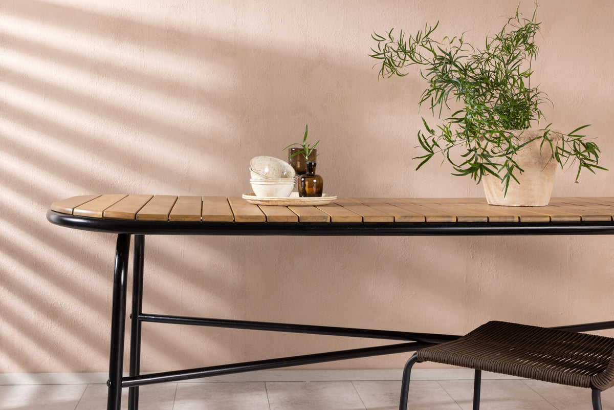 Holmbeck Tisch Outdoor in Natur präsentiert im Onlineshop von KAQTU Design AG. Gartentisch ist von Venture Home