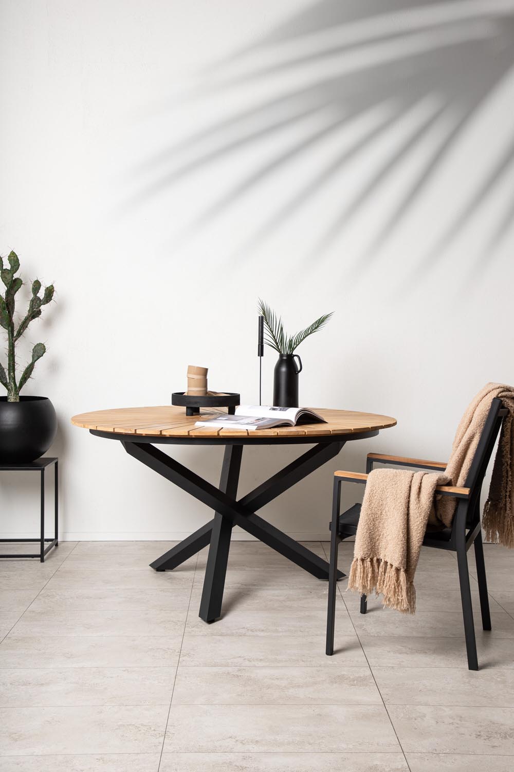 Runder Gartentisch Mexiko in Schwarz präsentiert im Onlineshop von KAQTU Design AG. Gartentisch ist von Venture Home