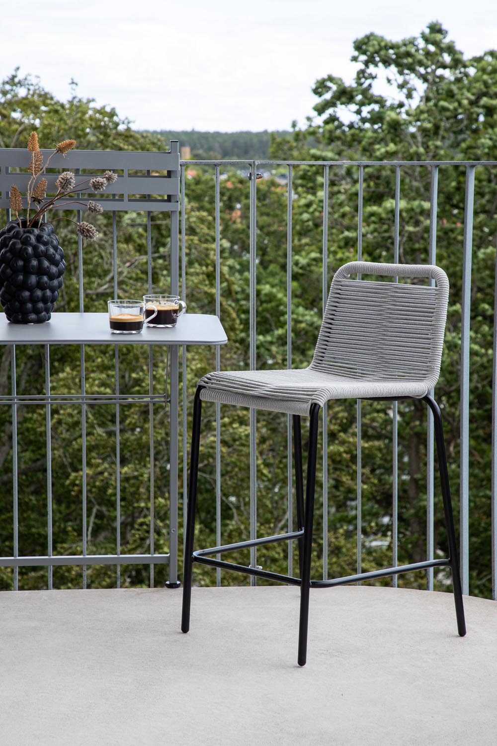 Nettan Barstuhl Outdoor in Hellgrau präsentiert im Onlineshop von KAQTU Design AG. Outdoor-Barstuhl ist von Venture Home