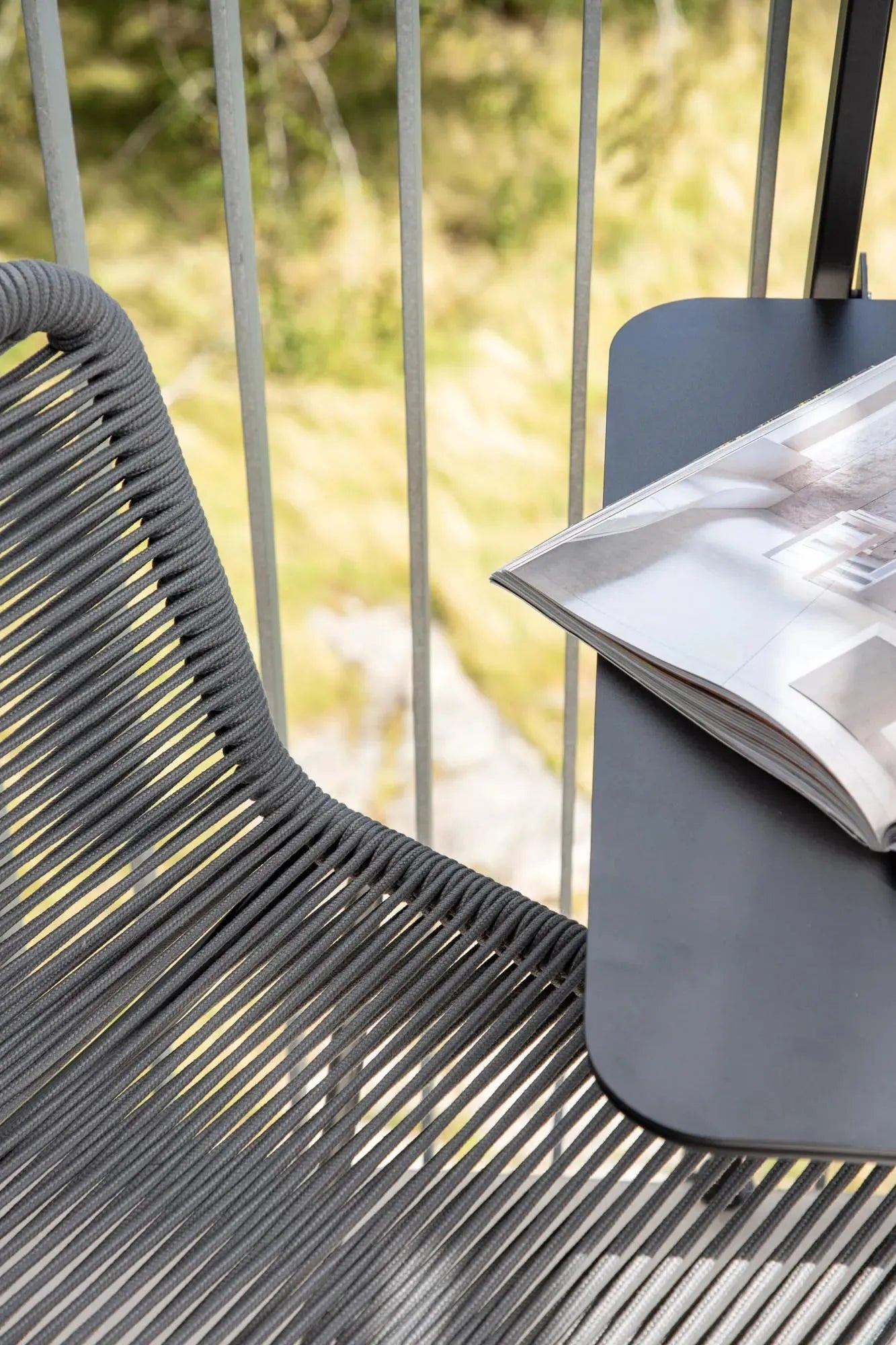Eleganter Barstuhl für Terrasse: Wetterfest, stapelbar, komfortabel – ideal für gesellige Outdoor-Momente.
