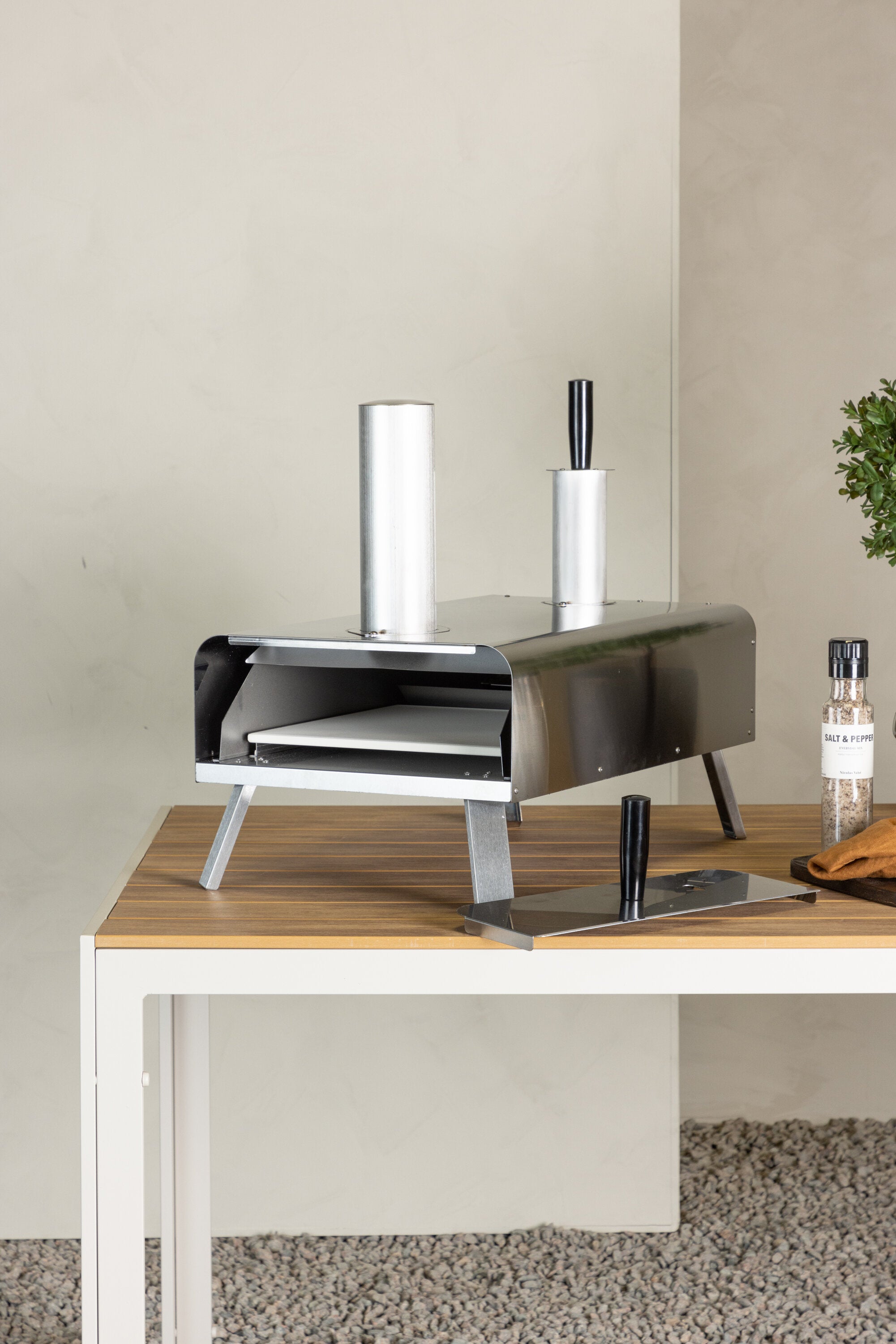 Digos Pizzaofen in Silber präsentiert im Onlineshop von KAQTU Design AG. Pizza ist von Venture Home