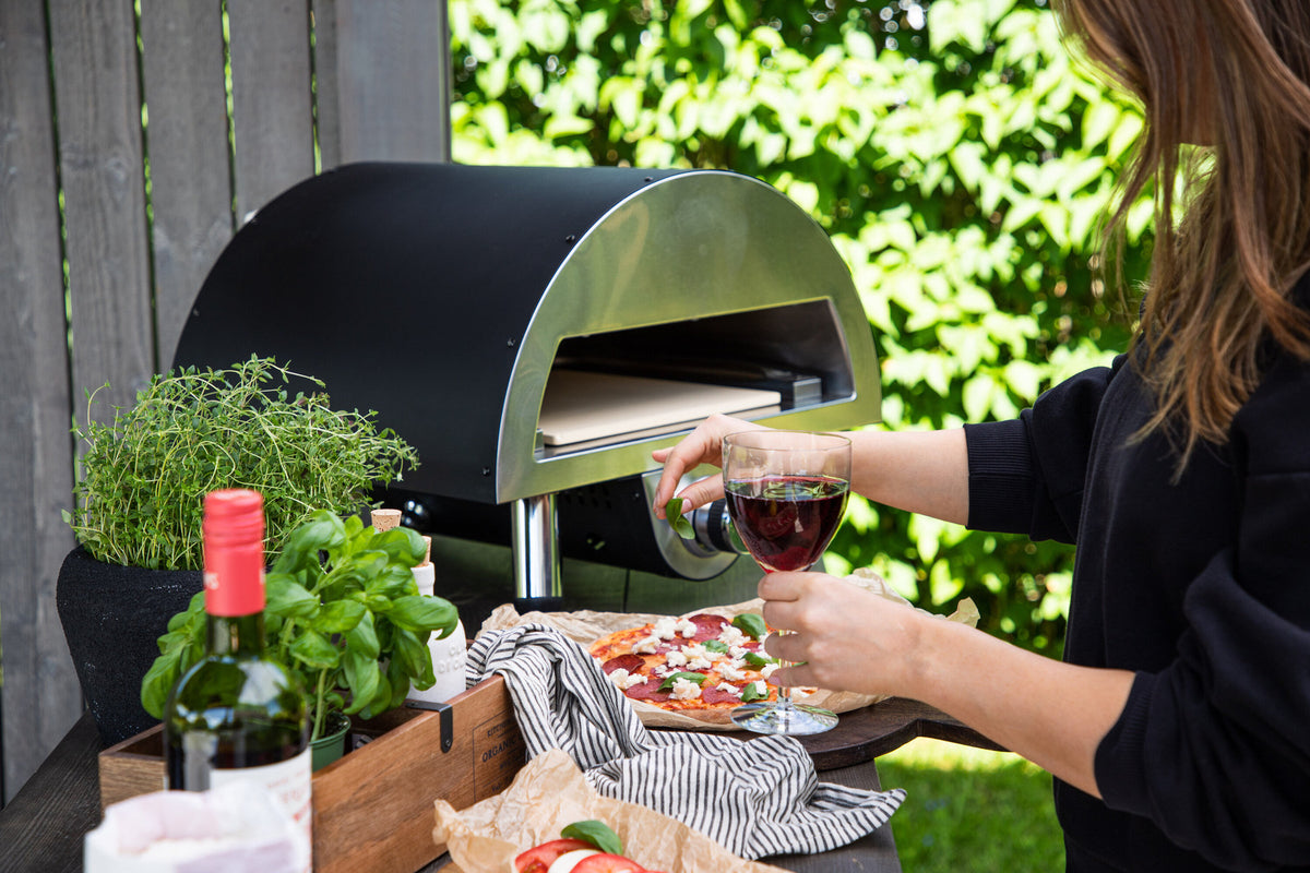 Sentosa Pizzaugn in Schwarz präsentiert im Onlineshop von KAQTU Design AG. Pizza ist von Venture Home