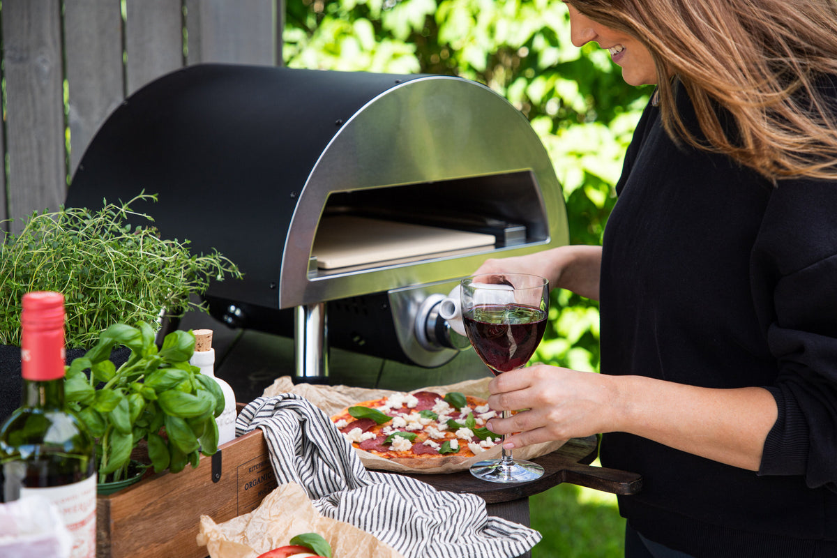 Sentosa Pizzaugn in Schwarz präsentiert im Onlineshop von KAQTU Design AG. Pizza ist von Venture Home