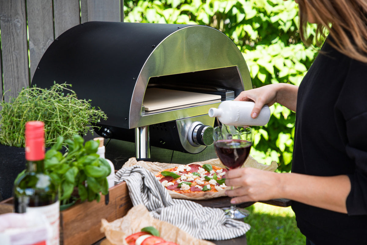 Sentosa Pizzaugn in Schwarz präsentiert im Onlineshop von KAQTU Design AG. Pizza ist von Venture Home