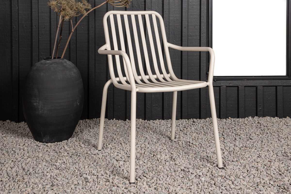 Peking Gartenstuhl in Beige präsentiert im Onlineshop von KAQTU Design AG. Gartenstuhl mit Armlehnen ist von Venture Home