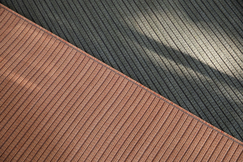 Teppich Waves in Stone Green präsentiert im Onlineshop von KAQTU Design AG. Teppich ist von Zuiver