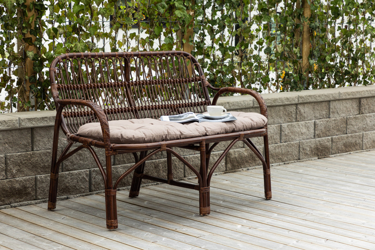 Nella 2-Seat Sofa in Dunkles Walnussholz präsentiert im Onlineshop von KAQTU Design AG. 2er Sofa ist von Venture Home