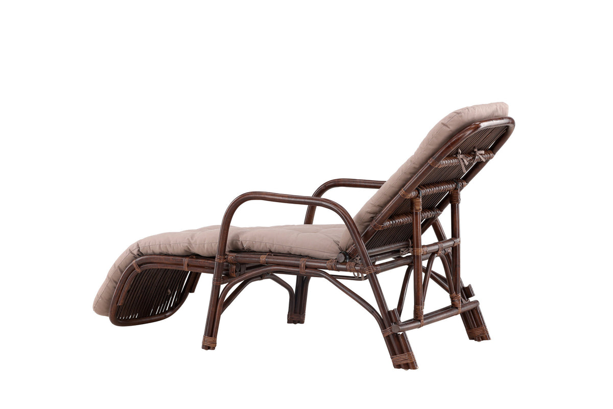 Nella Sonnenliege in Dunkles Walnussholz präsentiert im Onlineshop von KAQTU Design AG. Liegestuhl ist von Venture Home