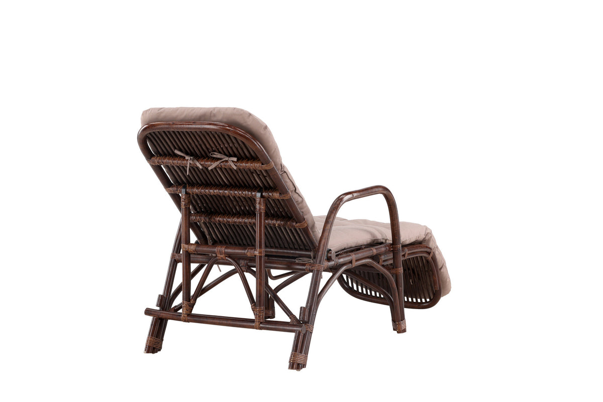 Nella Sonnenliege in Dunkles Walnussholz präsentiert im Onlineshop von KAQTU Design AG. Liegestuhl ist von Venture Home
