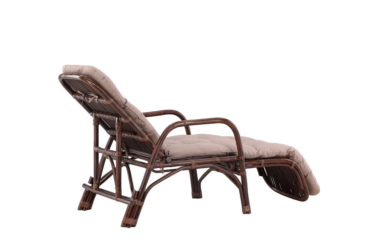 Nella Sonnenliege in Dunkles Walnussholz präsentiert im Onlineshop von KAQTU Design AG. Liegestuhl ist von Venture Home