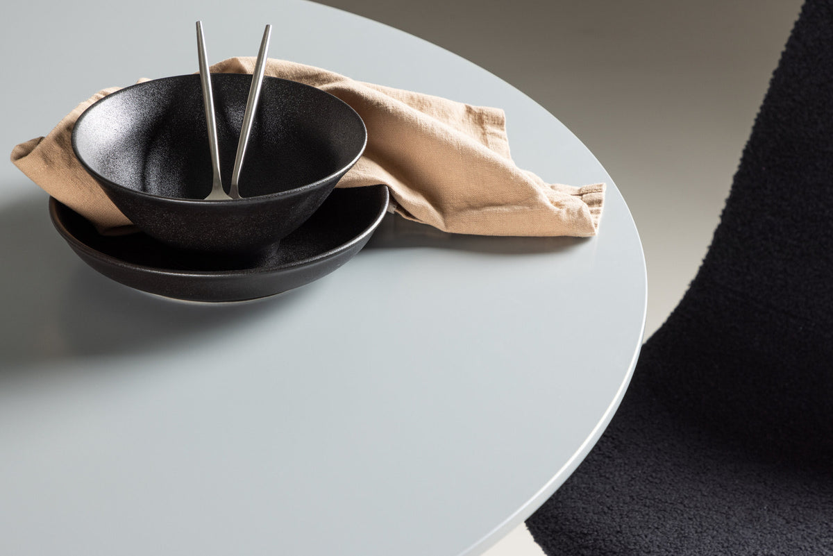 Plaza Tisch in Grau präsentiert im Onlineshop von KAQTU Design AG. Esstisch ist von Venture Home