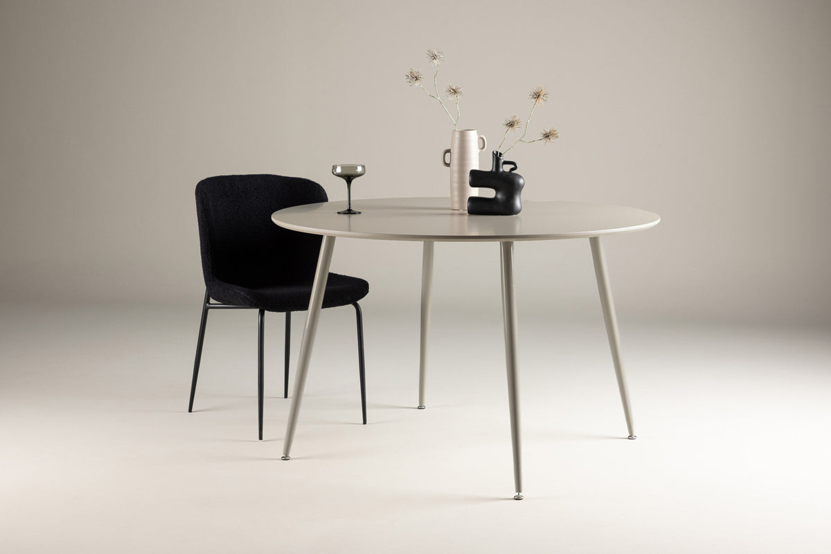Plaza Tisch in Beige präsentiert im Onlineshop von KAQTU Design AG. Esstisch ist von Venture Home