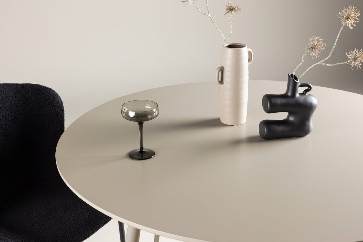 Plaza Tisch in Beige präsentiert im Onlineshop von KAQTU Design AG. Esstisch ist von Venture Home