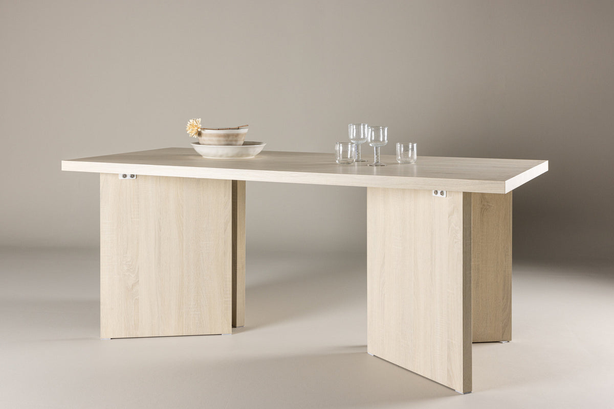 Bassholmen Esstisch in Tünchen präsentiert im Onlineshop von KAQTU Design AG. Esstisch ist von Vind