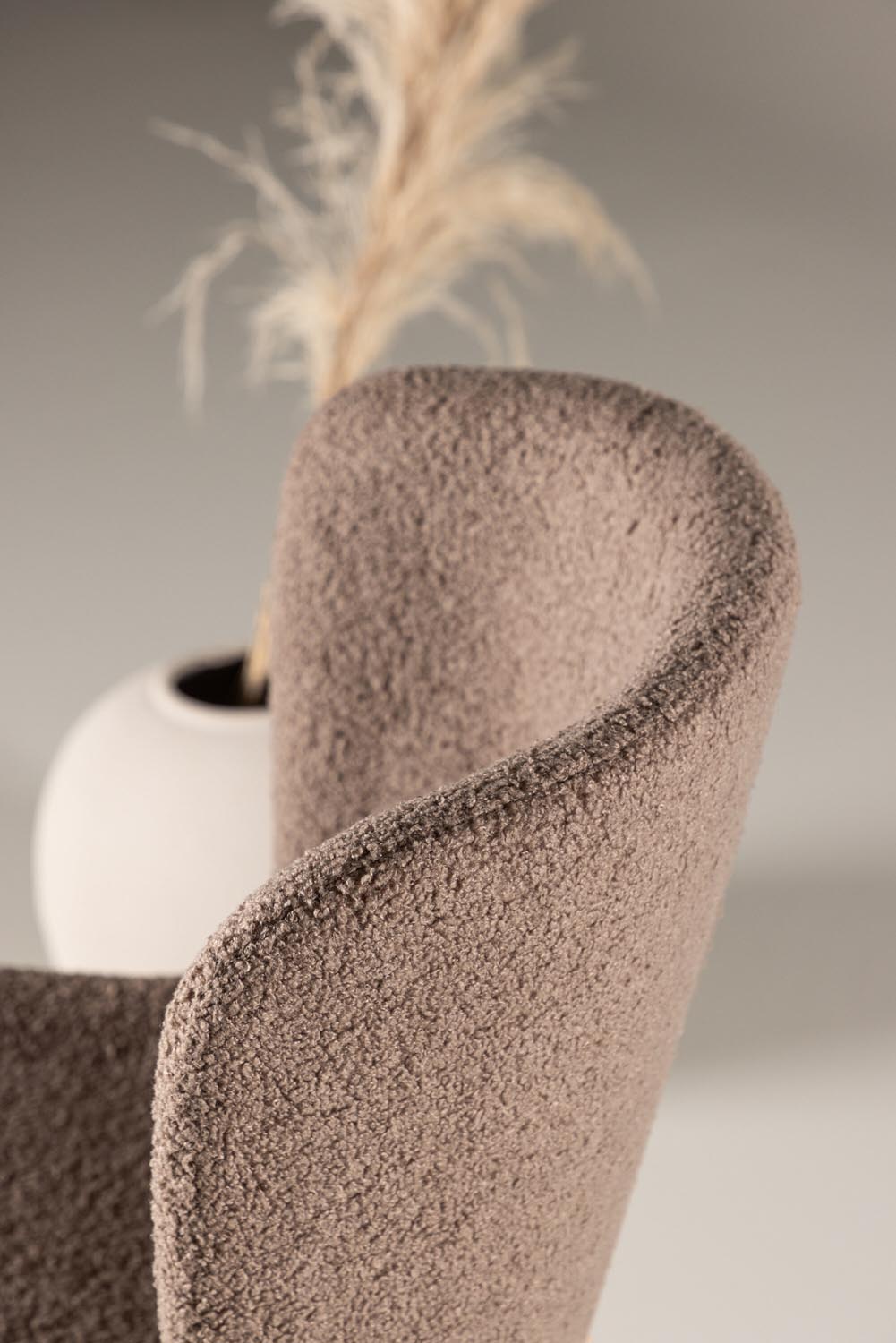 Modesto Esszimmerstuhl in Braun präsentiert im Onlineshop von KAQTU Design AG. Schalenstuhl ist von Venture Home