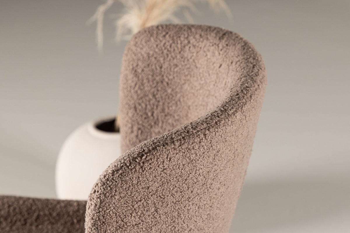 Modesto Esszimmerstuhl in Braun präsentiert im Onlineshop von KAQTU Design AG. Schalenstuhl ist von Venture Home